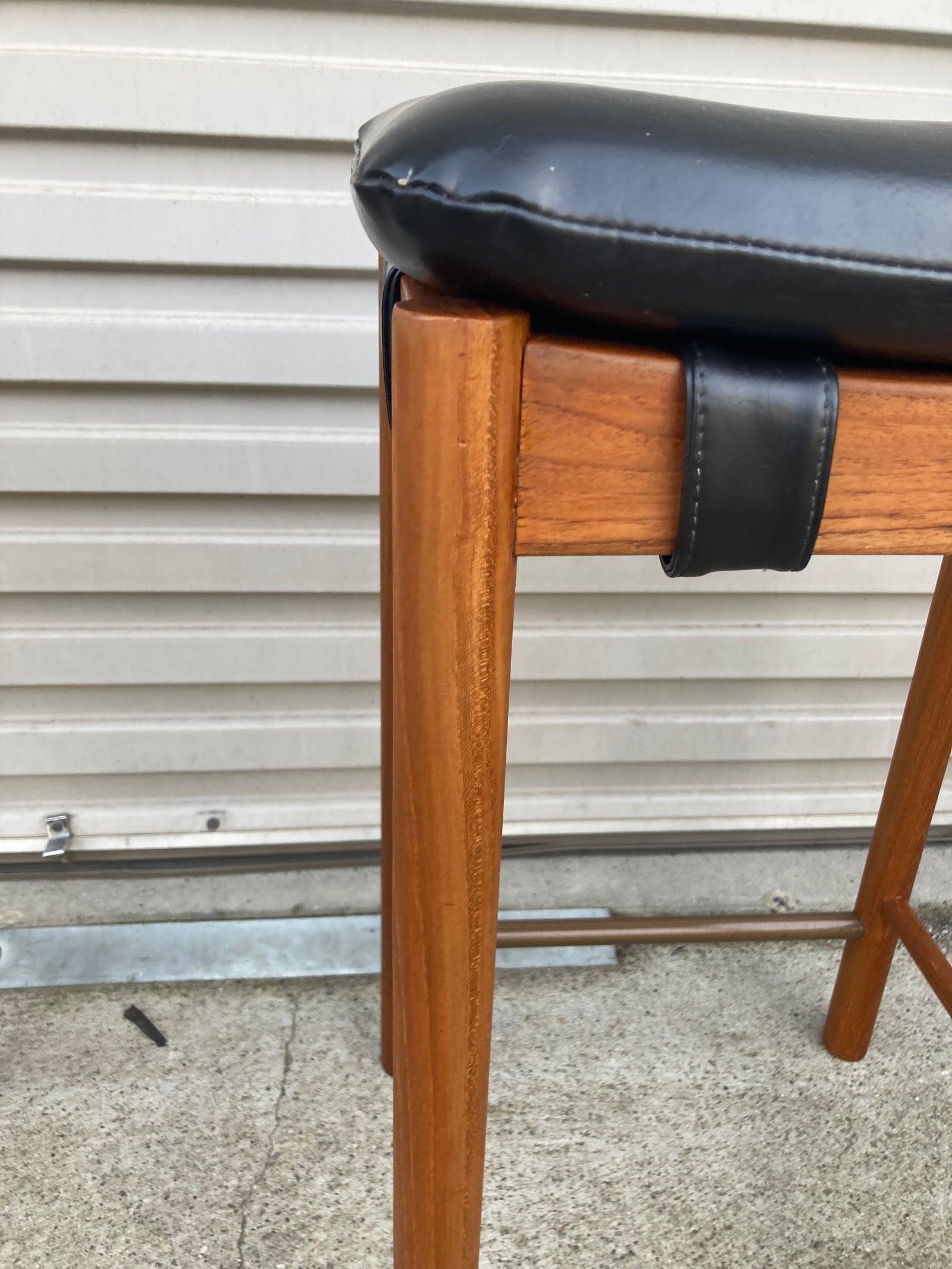 Pair of genuine Parker Bar stools in black vinyl restored MCM Vintage Luxury